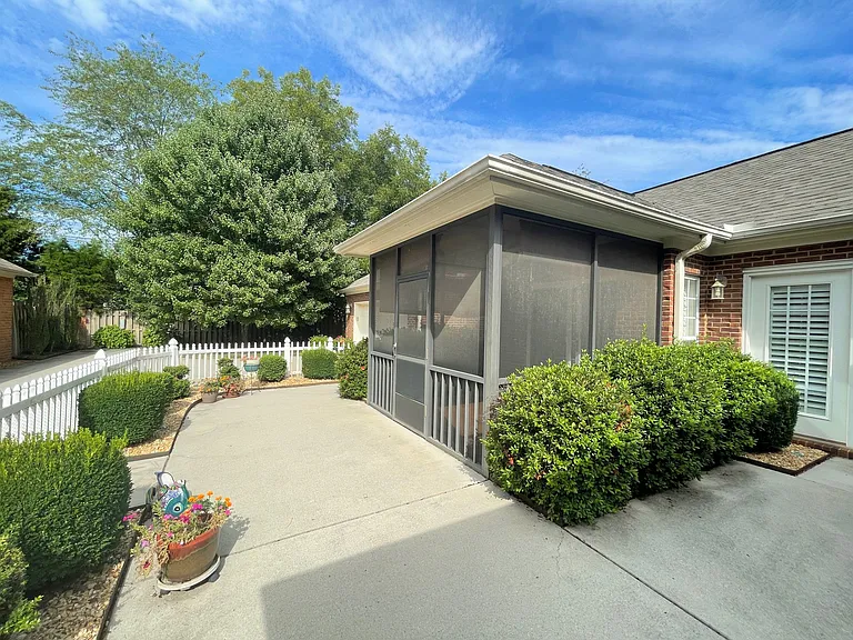 28 Belmont Pl — Photo 36