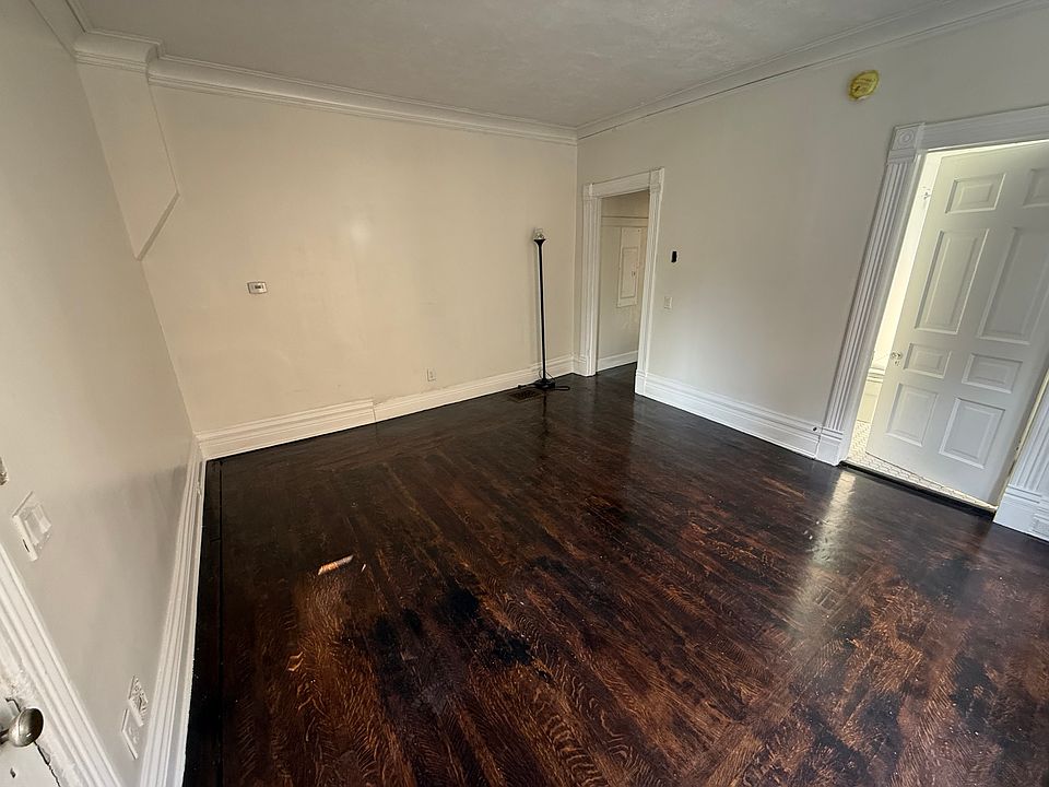 1st image of 505 Lyon St NE #2