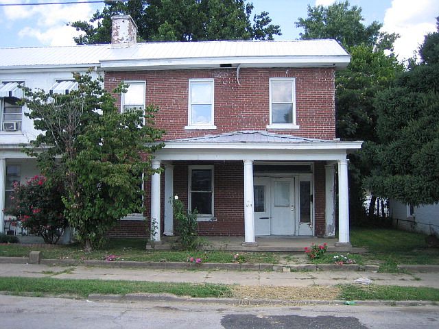 1st image of 415 E 2nd St