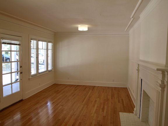 3rd image of 1515 N Oxford Ave #B