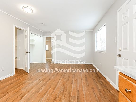 1483398_004_living_room_14233292.jpg