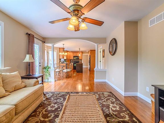 3rd image of 354 Molise Cir