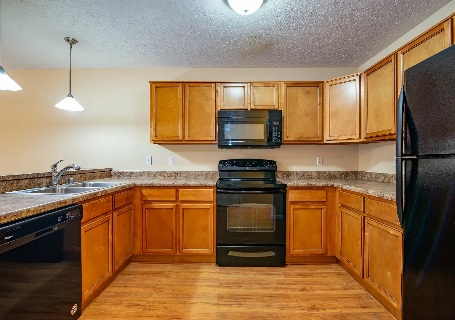 Null-Apt2a N Black Branch Rd, Cecilia — Photo 1