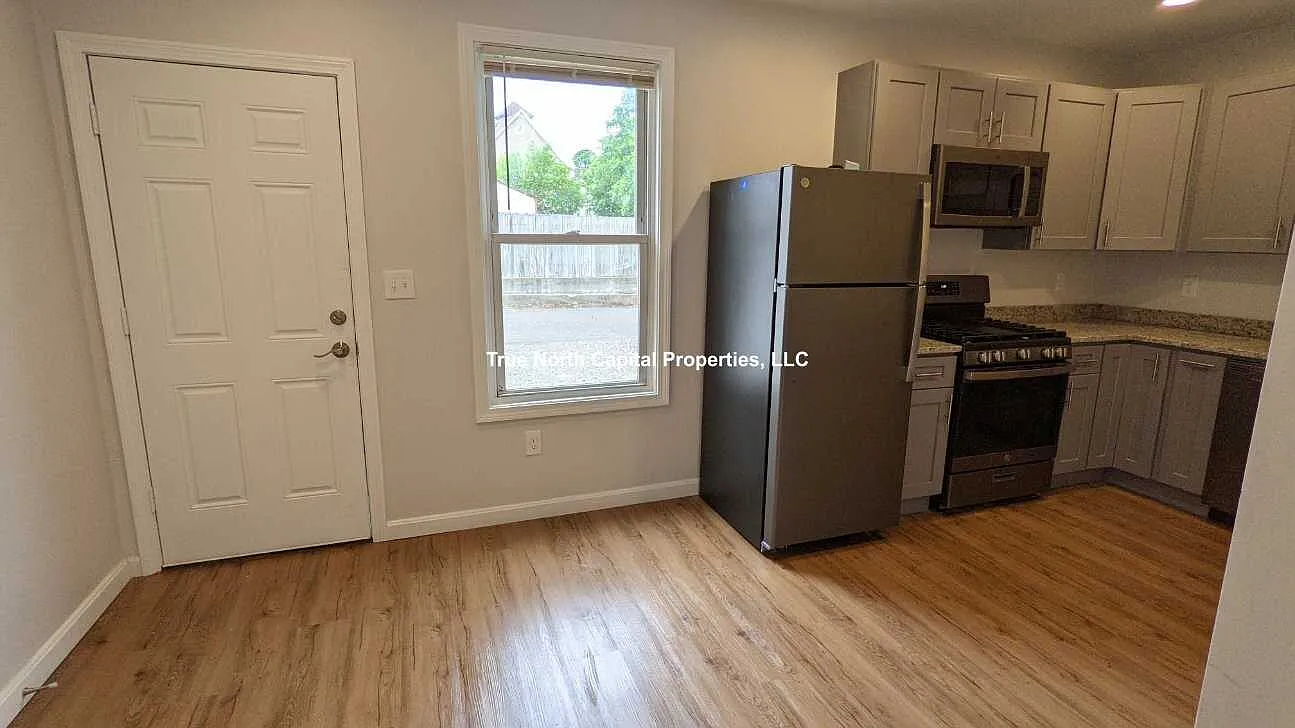 3 bed, $3,495 — Photo 2