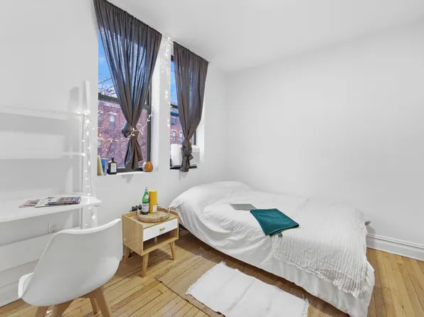 107 Greenpoint Avenue image 4 of 27