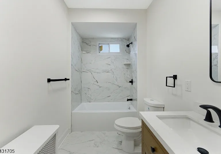 1 Bay Ave #3 — Photo 4