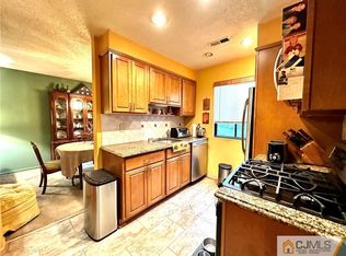 61 Gate House Ln, Edison, NJ 08820