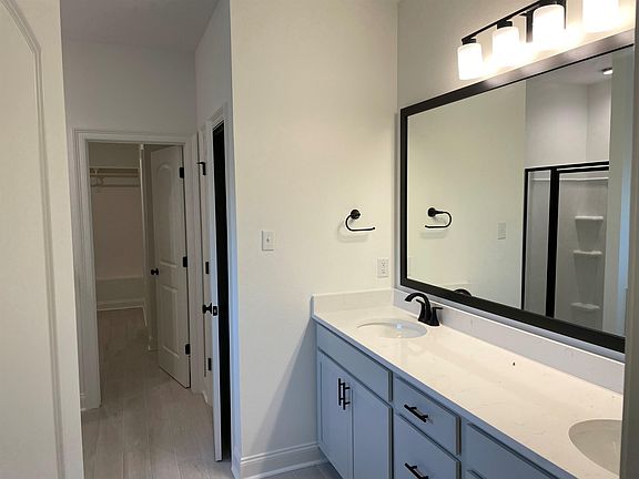 5th image of 407 Rue Evangeline