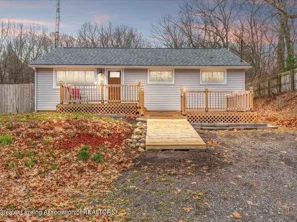 8685 Abbey Rd, Jackson, MI 49201