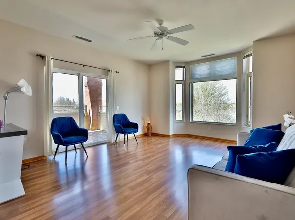 301 Harbour Town Dr APT 322, Madison, WI 53717