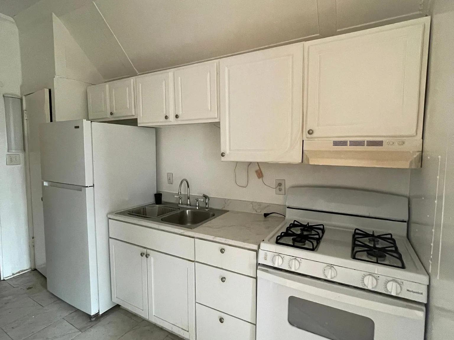 Studio, 400 sqft, $1,075 — Photo 4