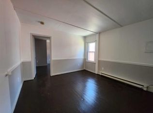 4 Market St #3, Staatsburgh, NY 12580
