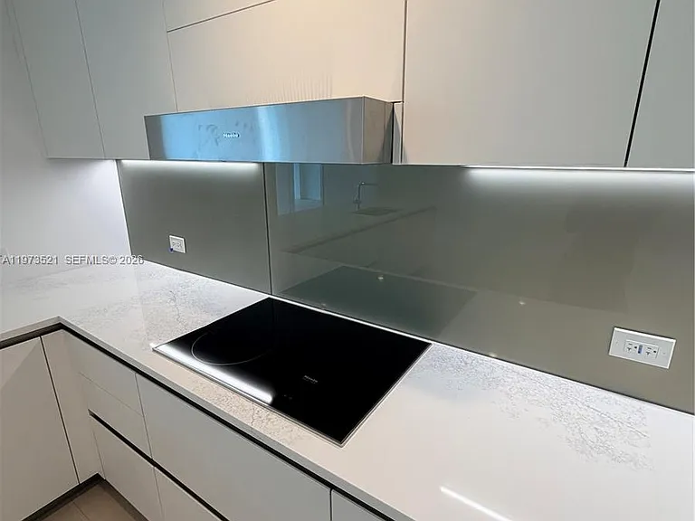 9201 E Bay Harbor Dr #303 — Photo 12