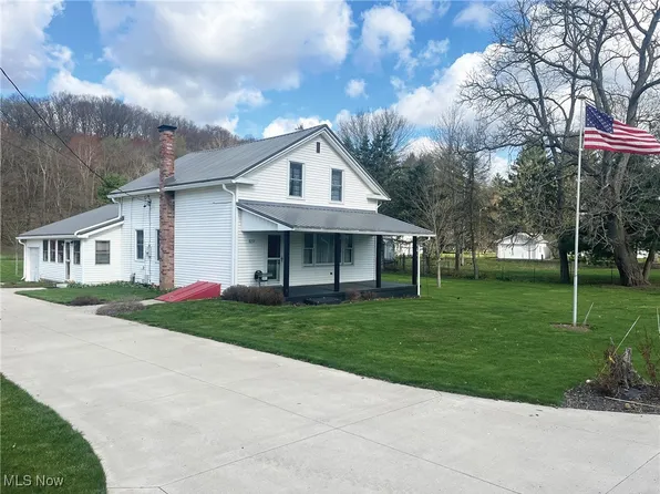 8201 Old Canal Ln NW, Malvern, OH 44644