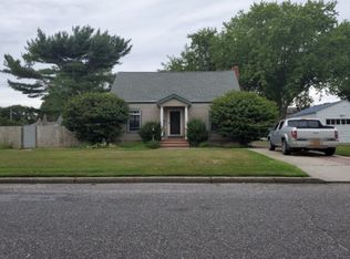 132 Roe Ave, East Patchogue, NY 11772