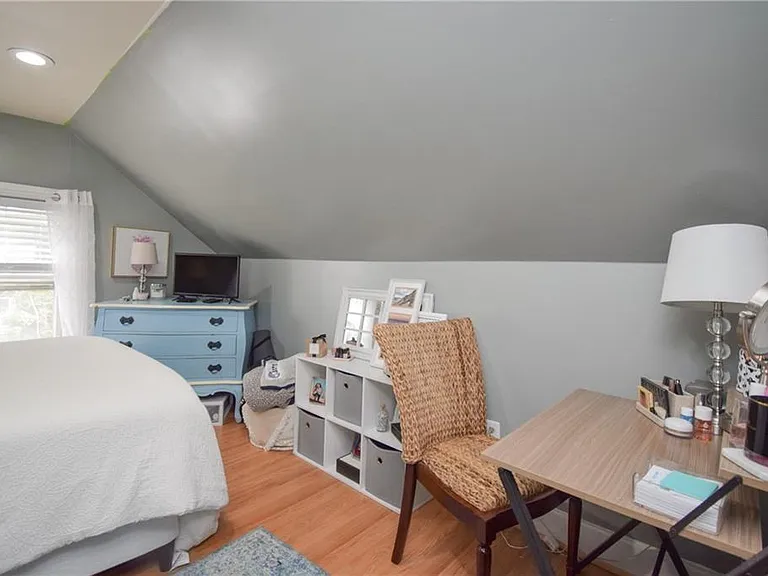 16 Vaughan Ave #2 — Photo 12