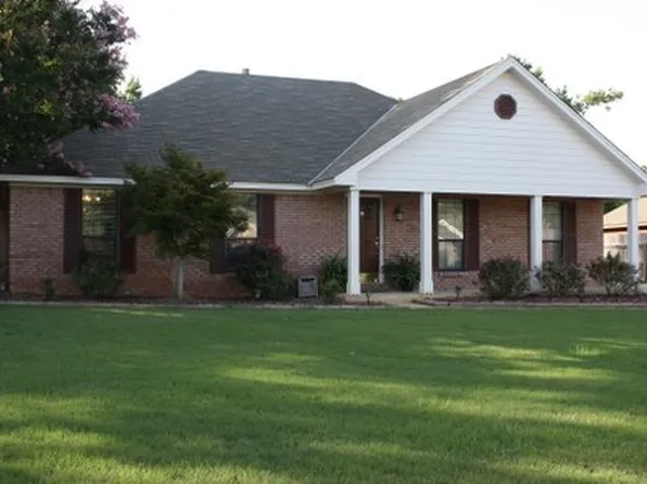 844 Running Brook Dr, Prattville, AL 36066
