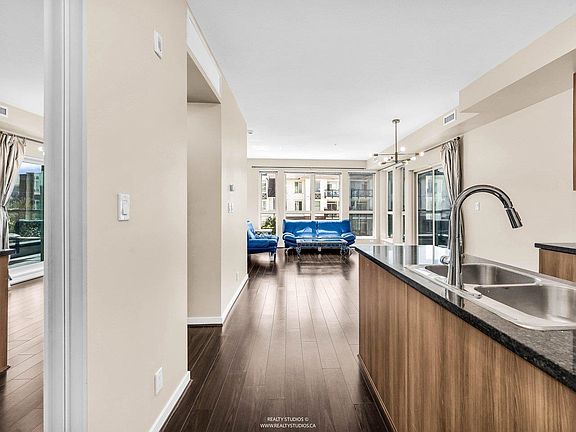 4th image of 4133 Stolberg St #392