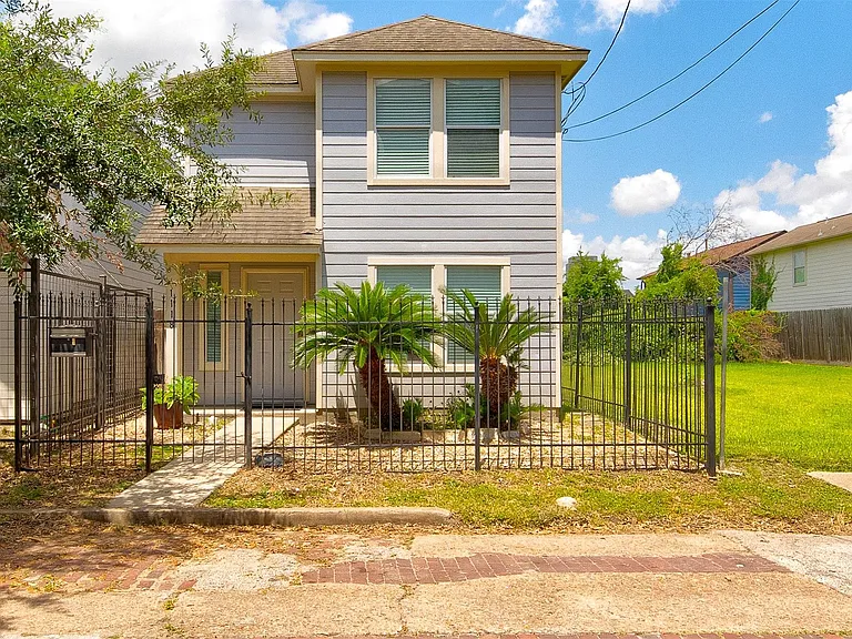 1118 Wilson St — Photo 1