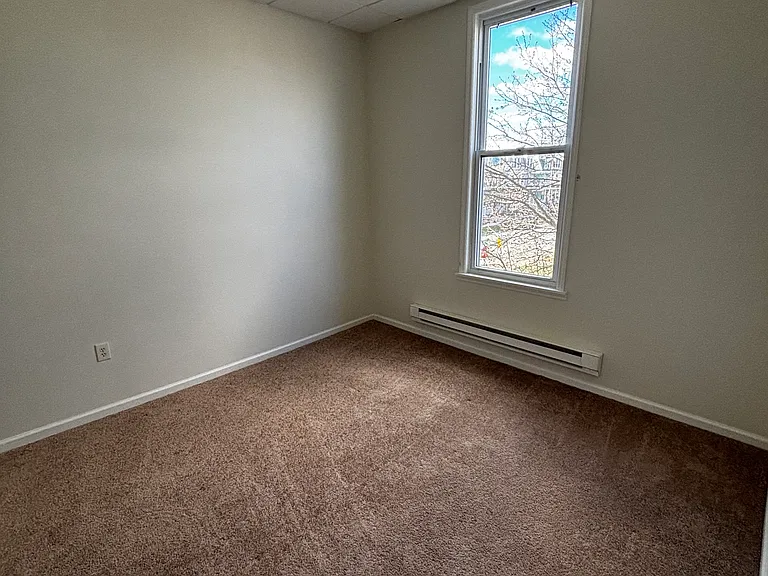 667 Green St #4 — Photo 4