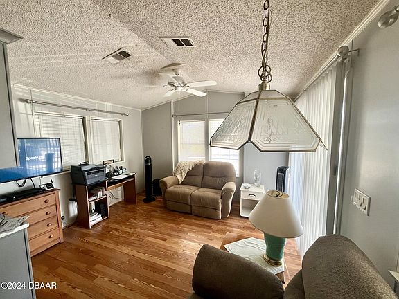 2nd image of 377 Pansy St