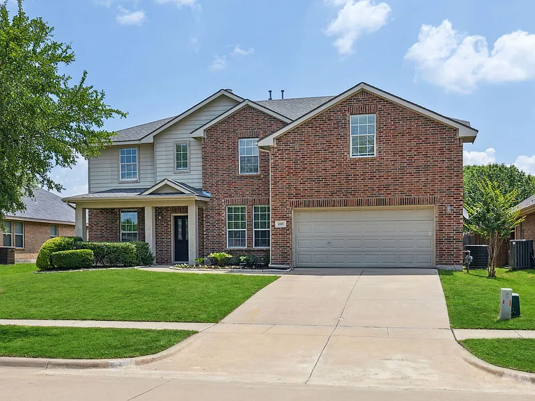1205 Stone Ln — Photo 3