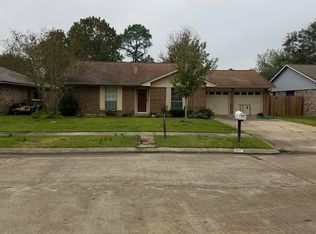 904 Meadowbrook Dr, Baytown, TX 77521