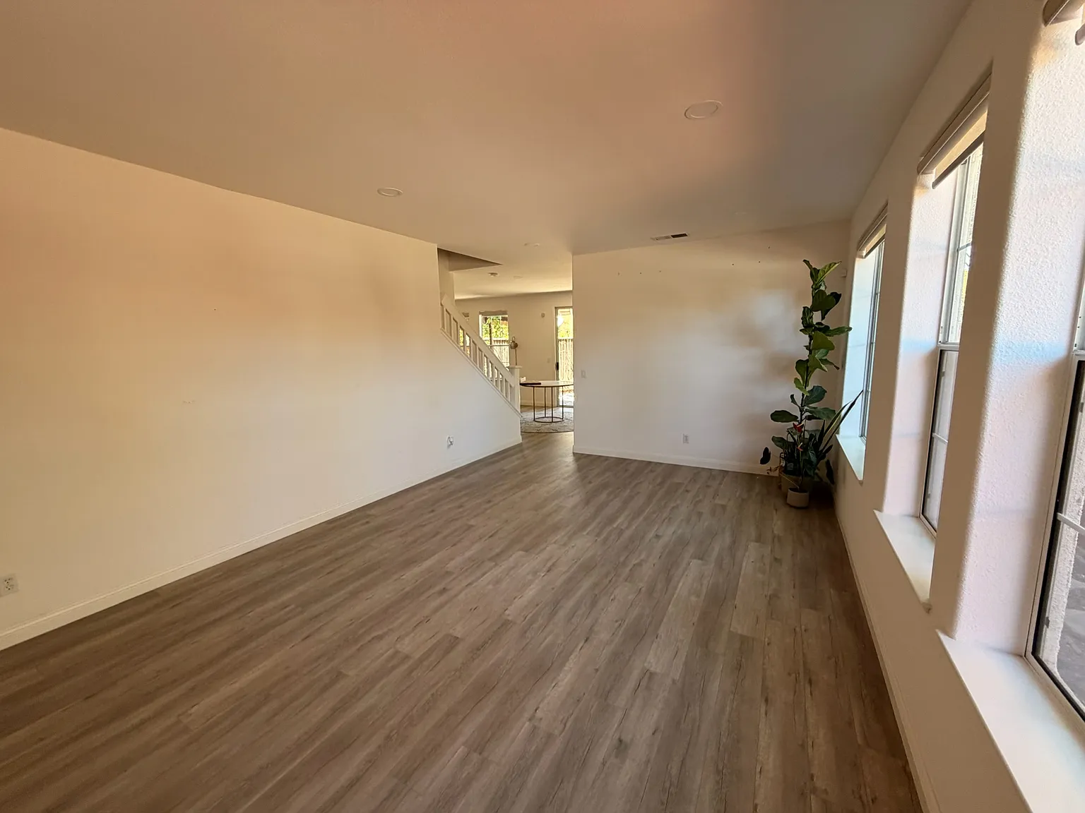 4 bed, 2.5 bath, 2194 sqft, $5,995 — Photo 4