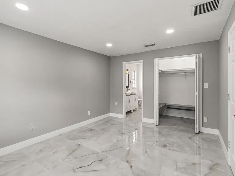 436 Eagle Creek Cir — Photo 12