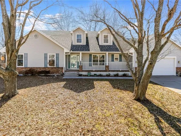 2212 SW Fleming Dr, Blue Springs, MO 64015