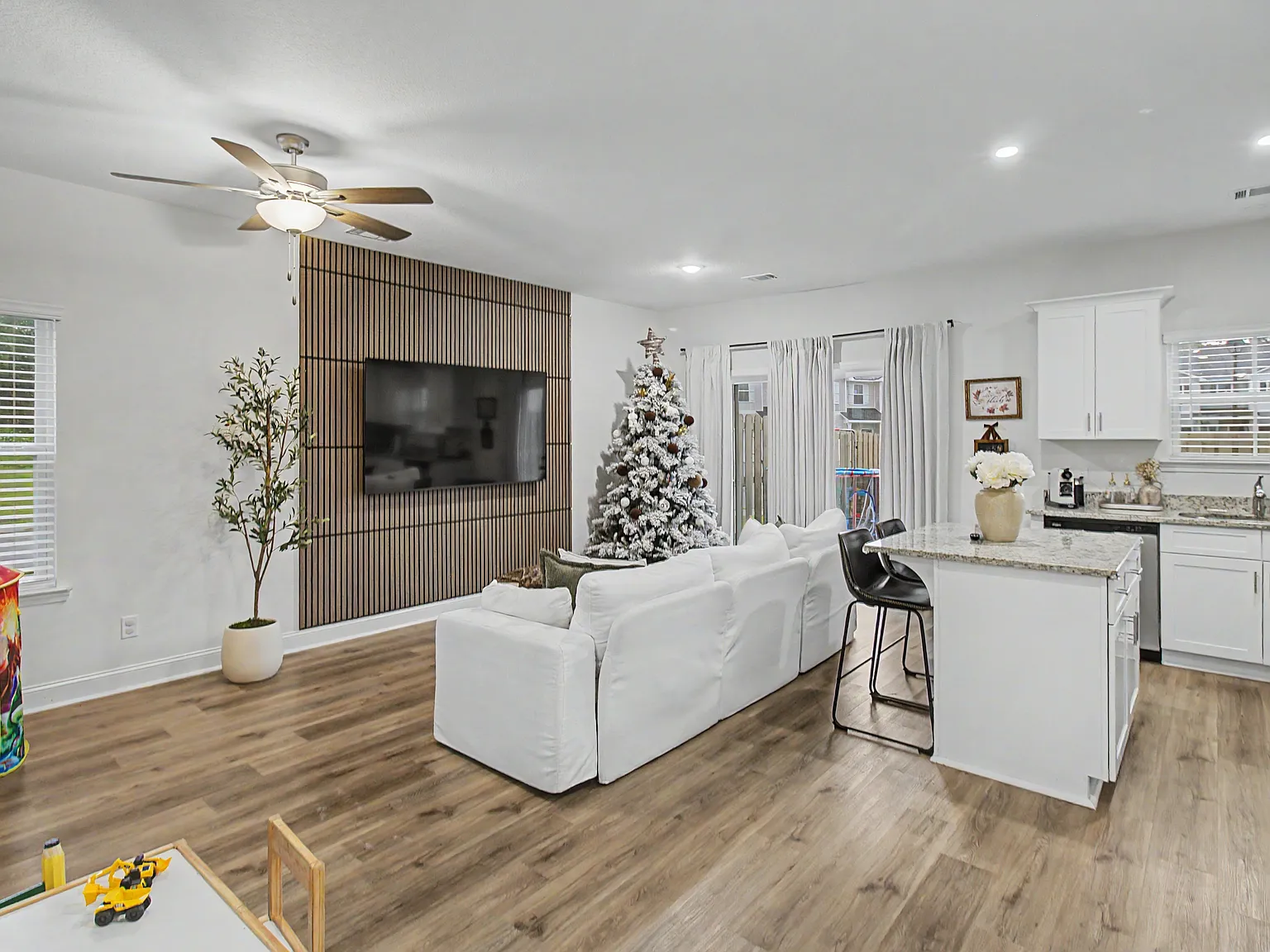 10 Beaumont Drive - 1 — Photo 2