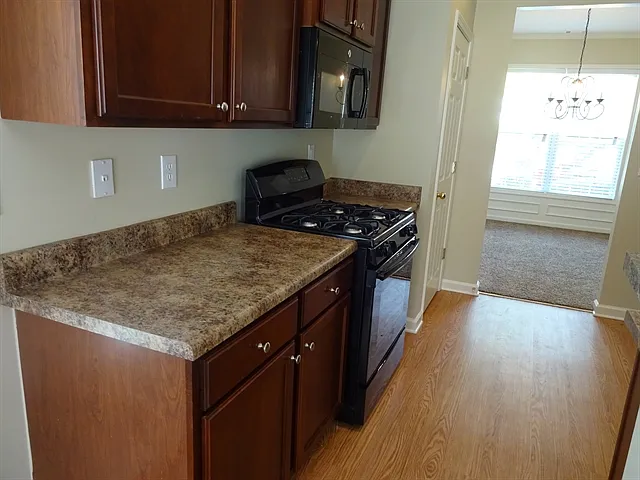 2357 Longmont Dr — Photo 3