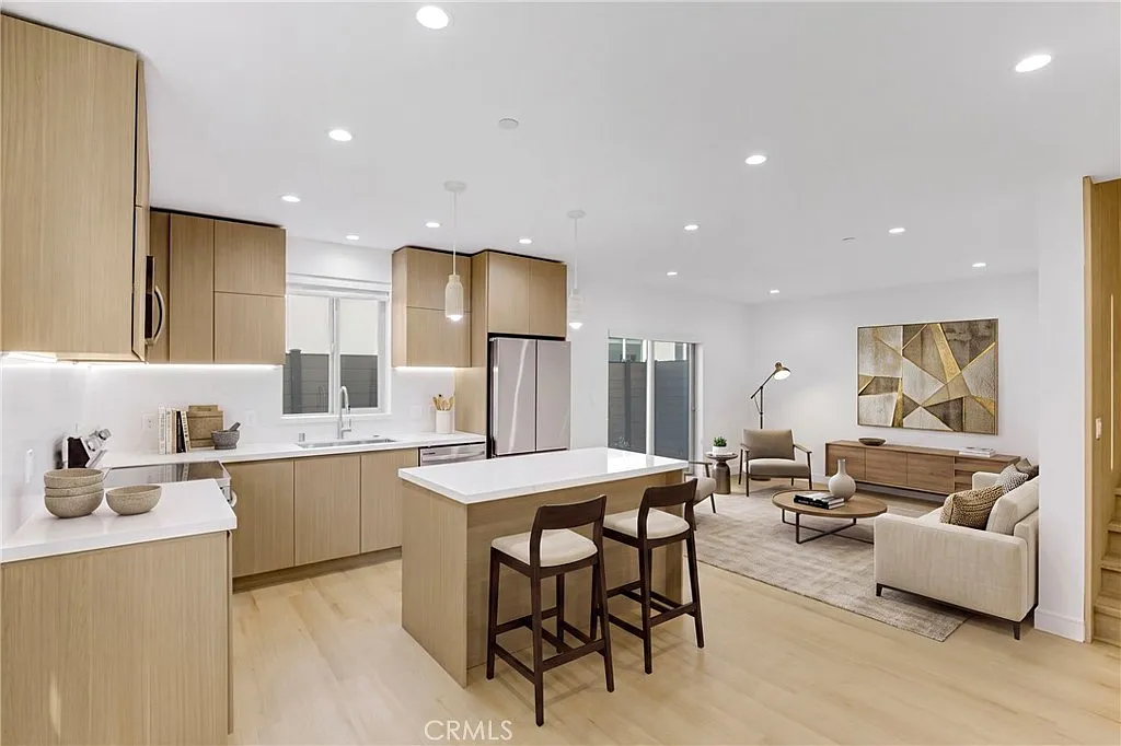4 bed, 1749 sqft, $5,500 — Photo 1