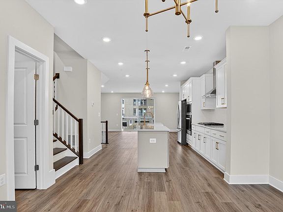7th image of this home