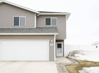 1920 28th St SW, Minot, ND 58701