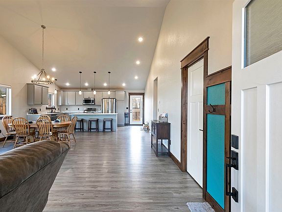 5th image of 200 Palomino Dr