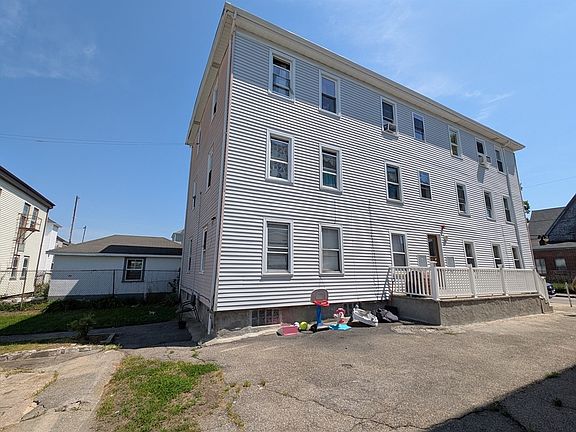 2nd image of 131 Thomas St