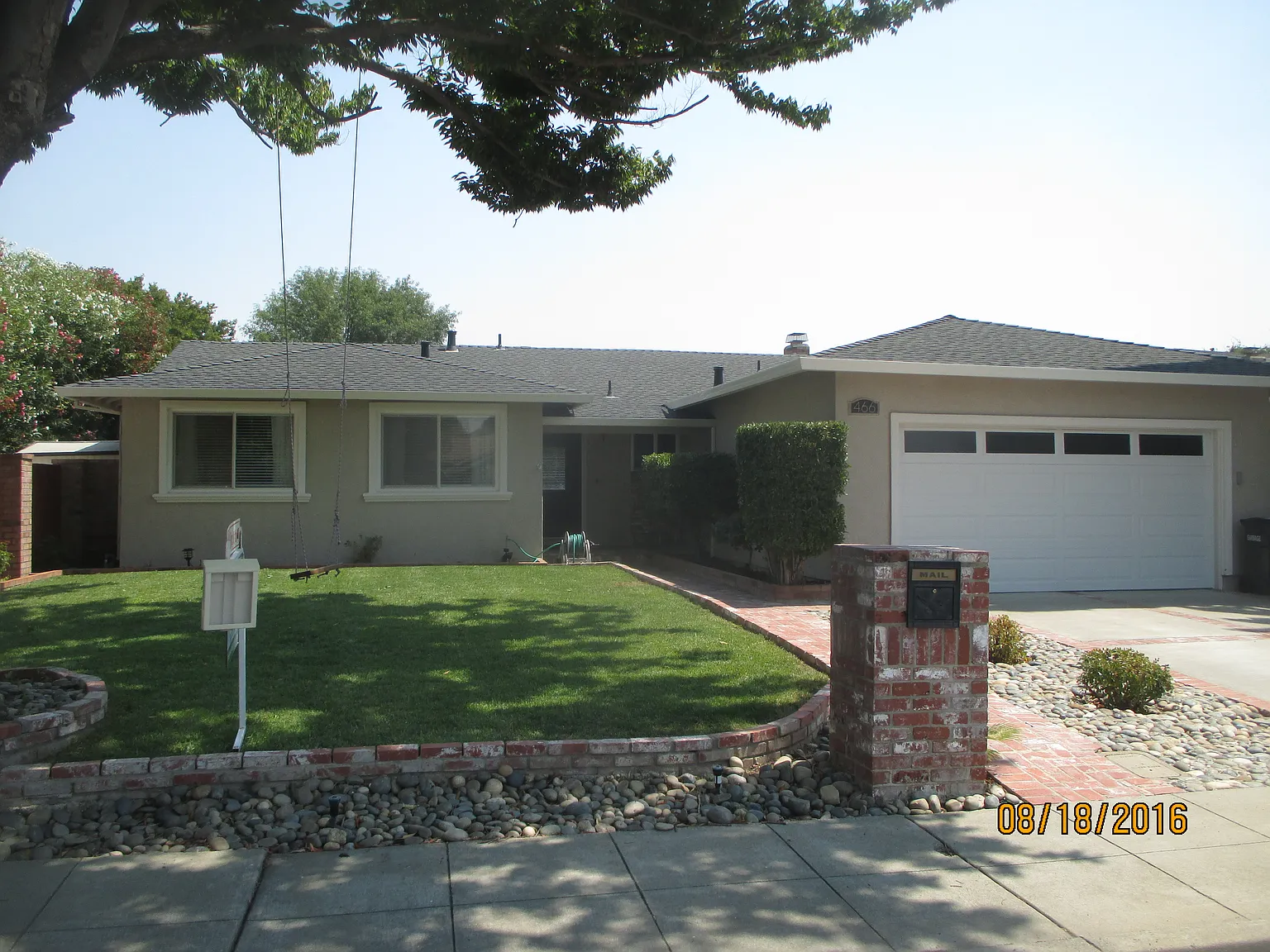 466 Leona Dr photo 1