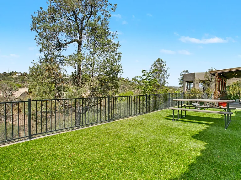 2402 Desert Willow Dr — Photo 33