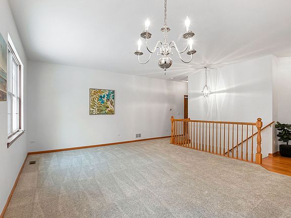 3rd image of 2286 Meadowcroft Ln