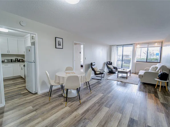 2 Bay Club Dr APT 1Z2, Bayside, NY 11360