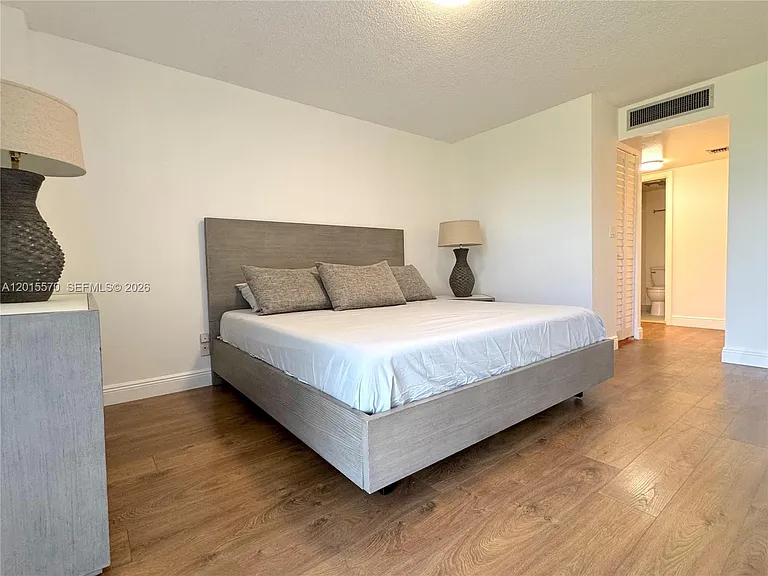20400 W Country Club Dr #209 — Photo 11