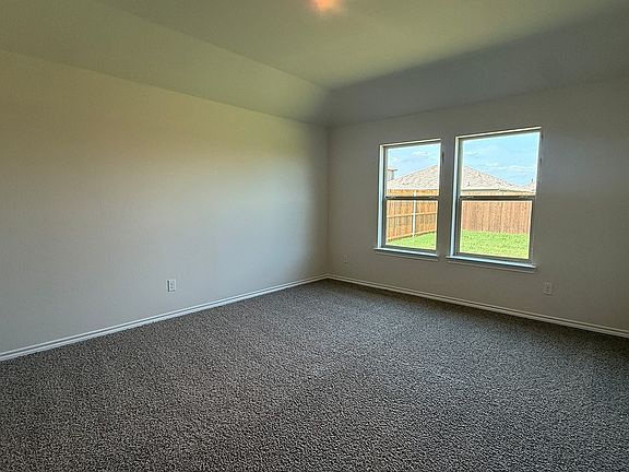 5th image of 604 Edge Hill Ln