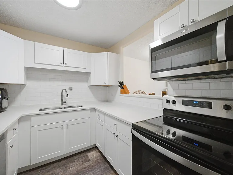802 S Plymouth Ct #1 — Photo 9