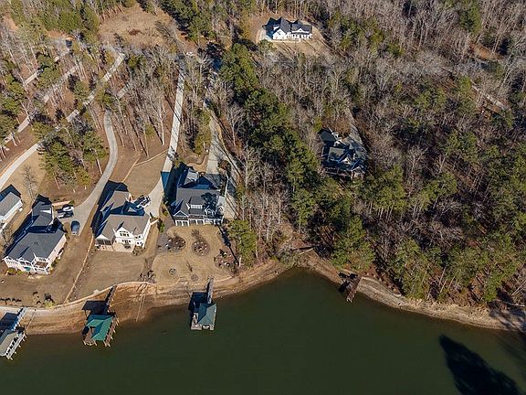 4th image of 378 Abercrombie Pointe