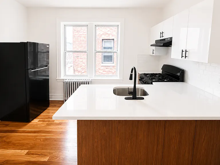 61 Cleveland St — Photo 12