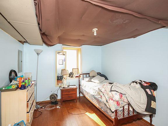 4th image of 3908 5th Ave S #1