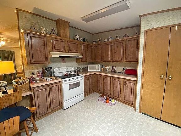 3rd image of 436 Tulip Dr