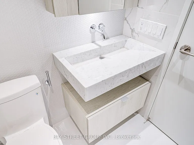 11 Yorkville Ave #2312 — Photo 6
