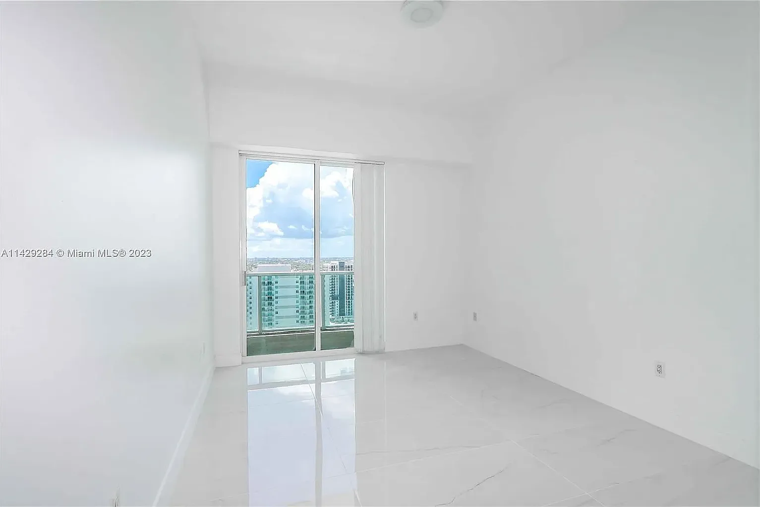 2 bed, 1128 sqft, $3,600 — Photo 3